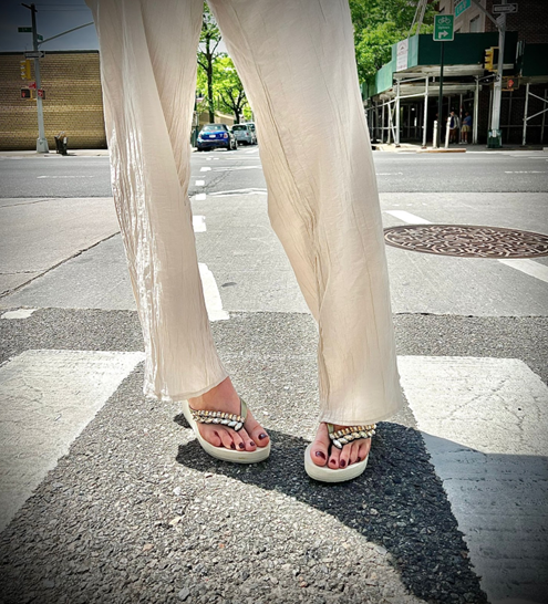 サンドバイサヤ 痛くならない ハイヒール 洗えるサンダル ニューヨーク セレブ御用達 大人可愛い 大人のおしゃれ 美脚効果 雨の日の靴 キラキラビジュー NY ニューヨーカー