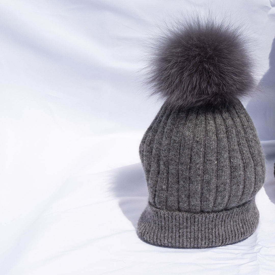 【NY発】カシミヤ ニット帽グレー:リアルファーのポンポン