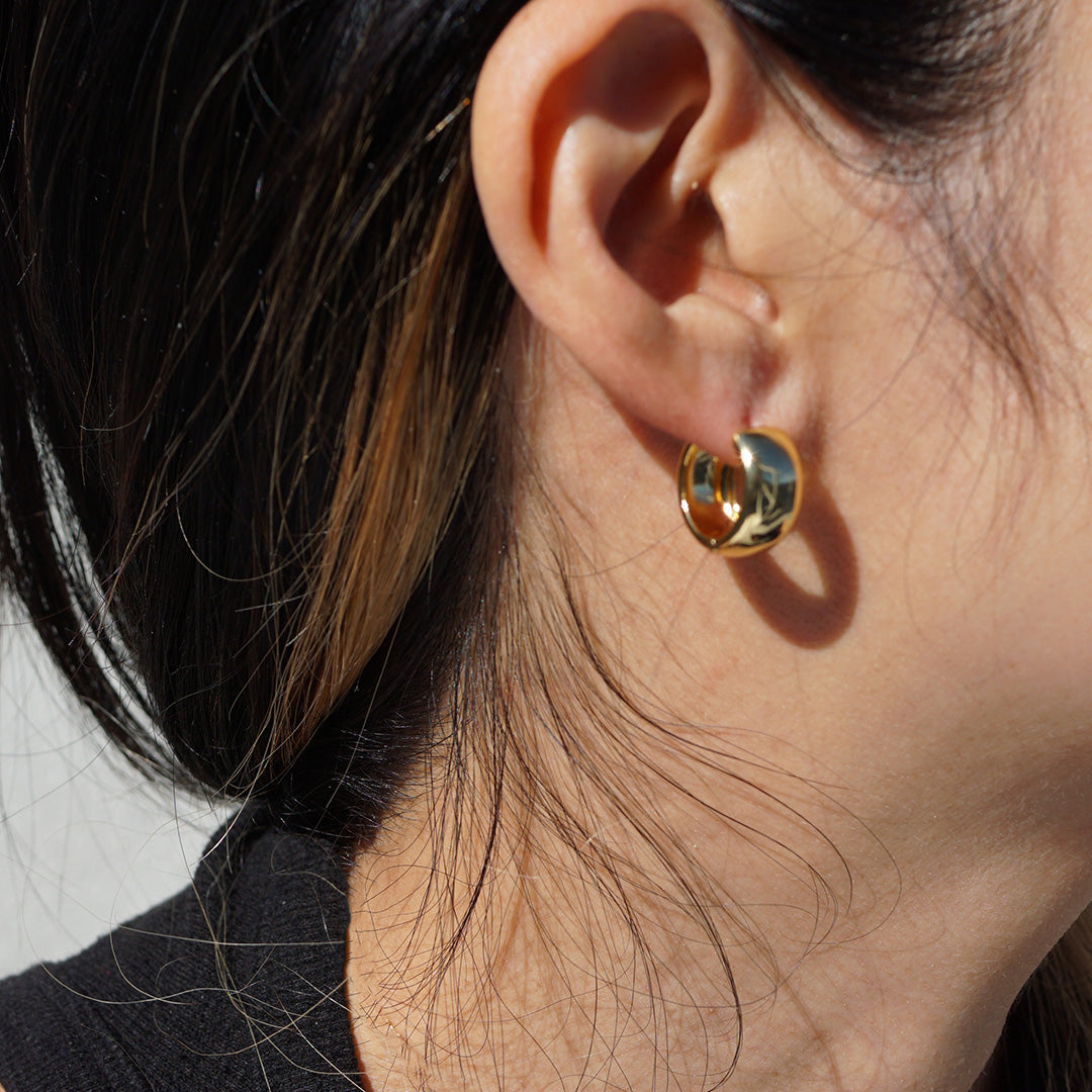 【NY】ピアス: Wide 14K Gold Hoop Mini