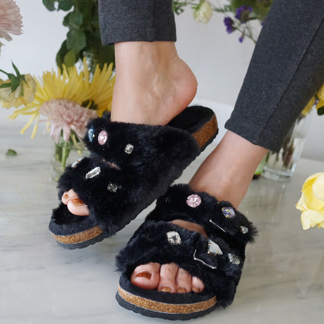 【NY発】ビジュークリスタル スライドサンダル:レディース Shearling Fur Slide with rhinestones Sandals