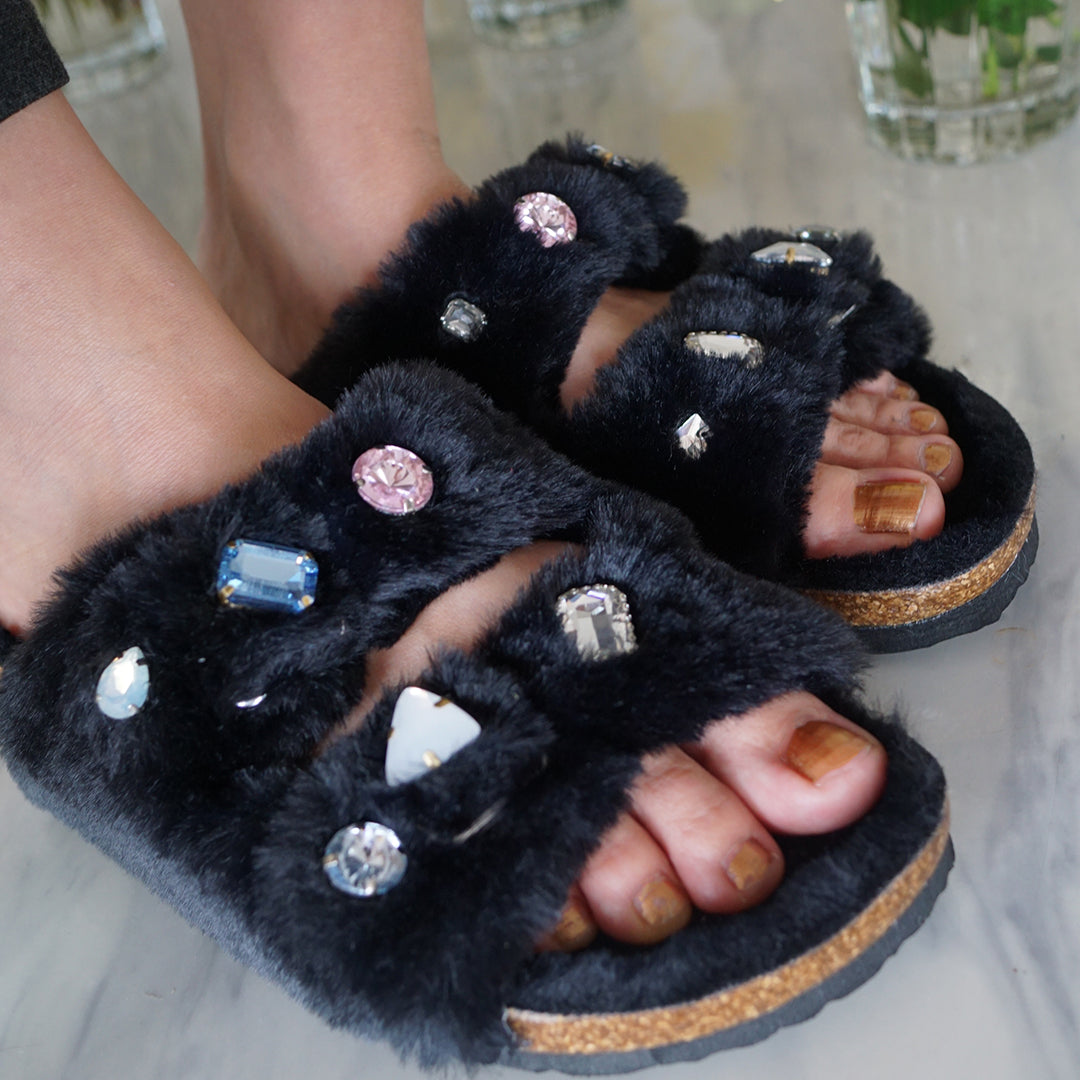 【NY発】ビジュークリスタル スライドサンダル:レディース Shearling Fur Slide with rhinestones Sandals