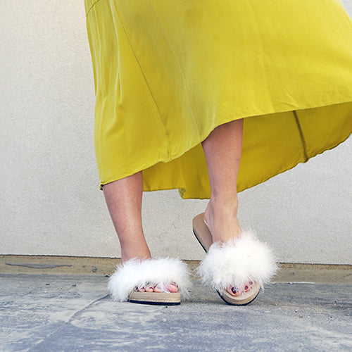 【NY発】ホワイトエシカル リアルフェザーサンダルWhite Feather - Espadrille Flat