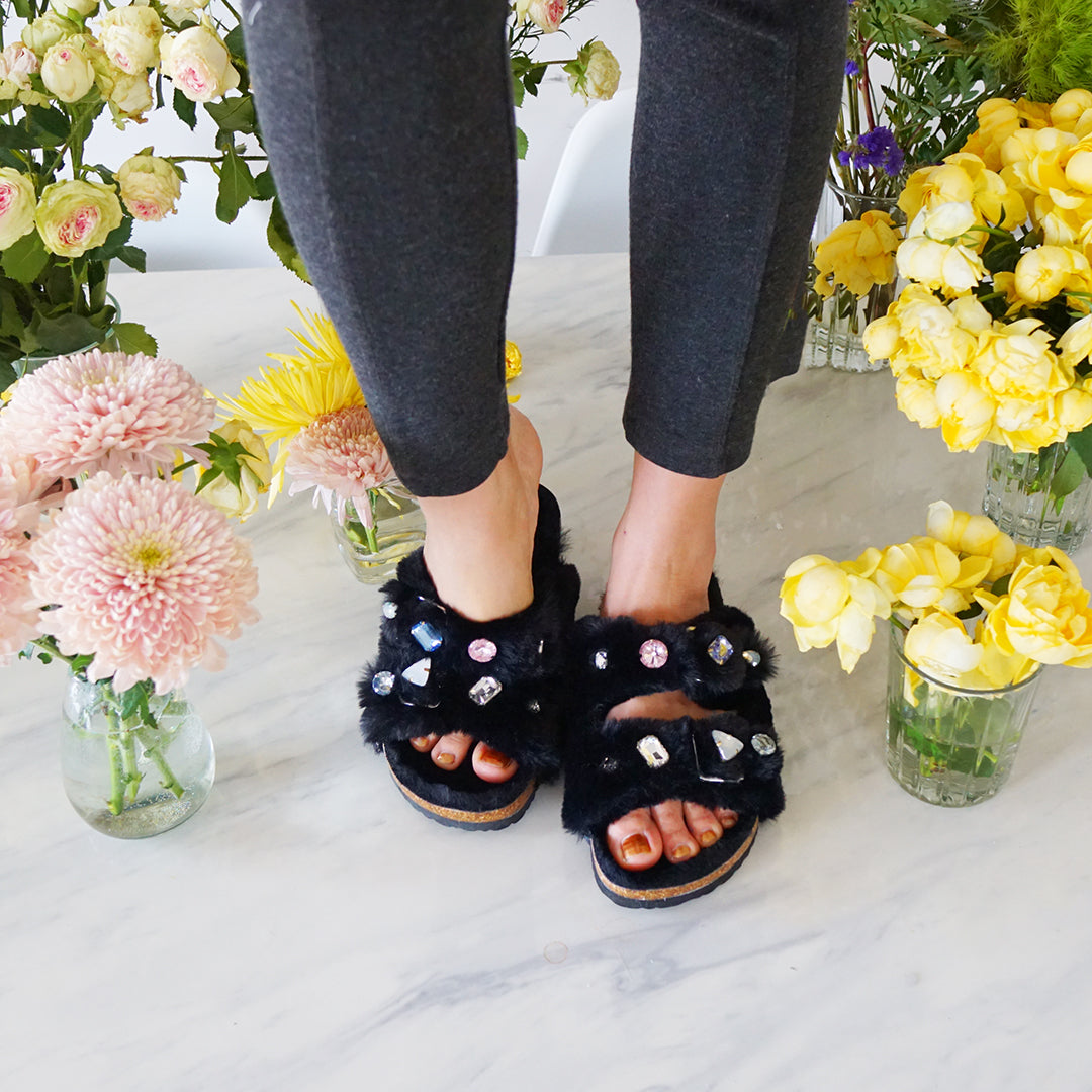 【NY発】ビジュークリスタル スライドサンダル:レディース Shearling Fur Slide with rhinestones Sandals