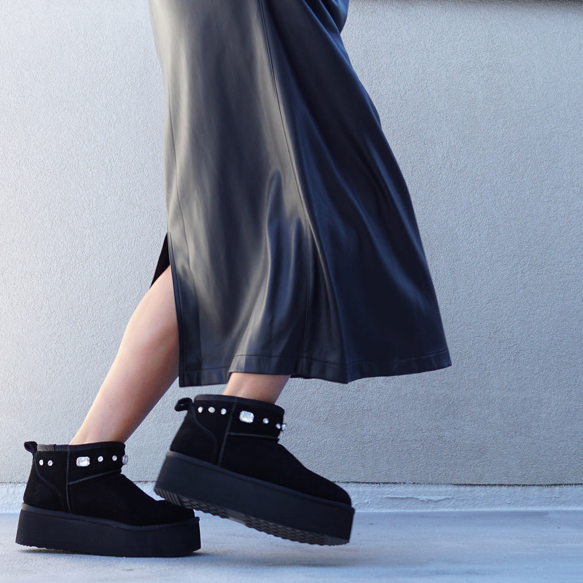 【NY限定】クリスタル付きスエードレザープラットフォームブーツ｜本革レディースブーツ