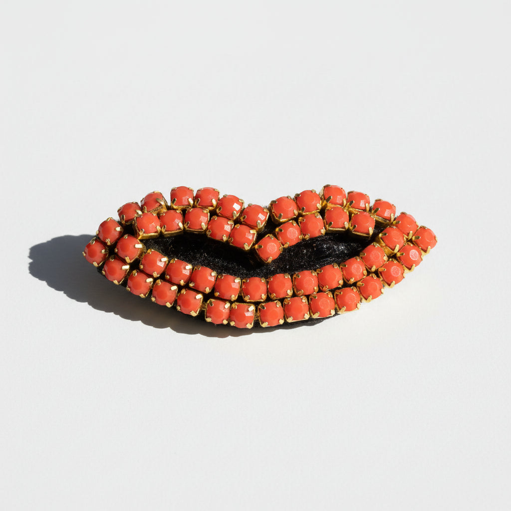 【NY】レッドのリップスティック：ビジューブローチLipstick - Brooch