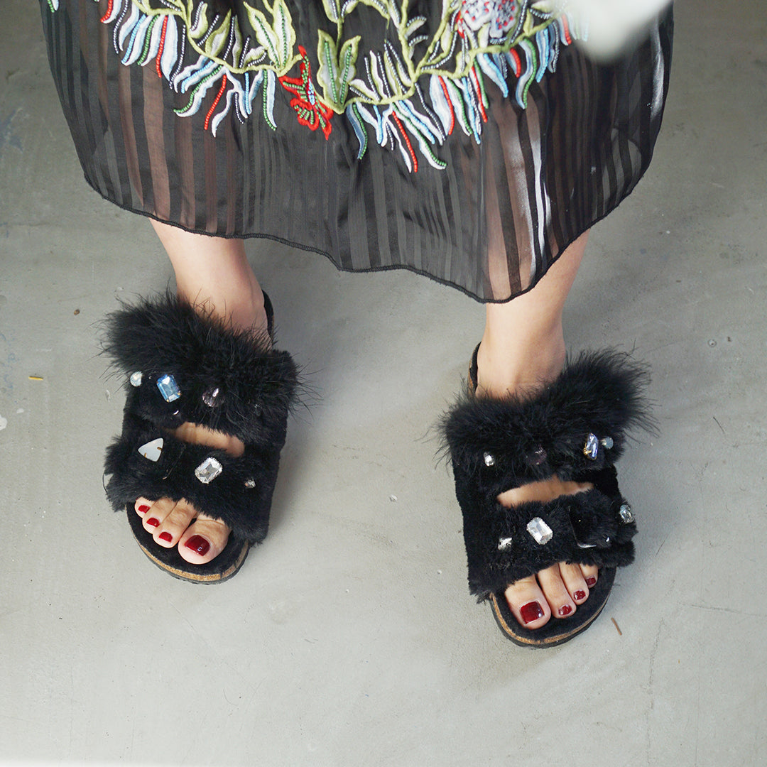 【NY】Shearling Fur Slide with feather and rhinestones - Black Flat Sandals