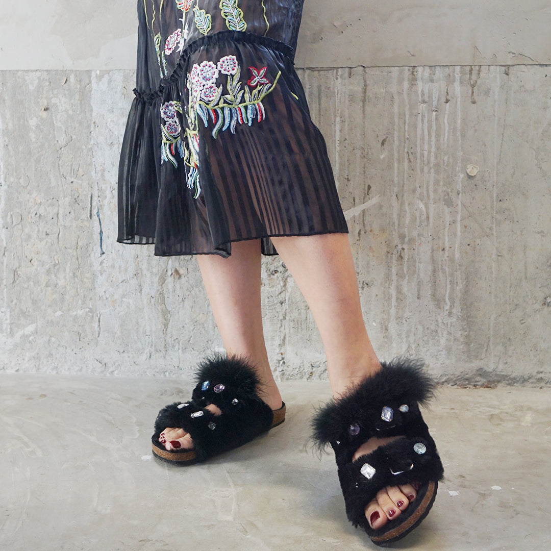 【NY】Shearling Fur Slide with feather and rhinestones - Black Flat Sandals